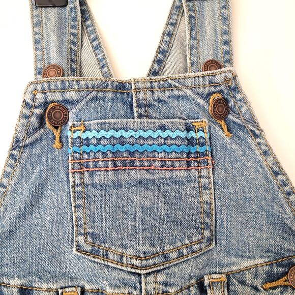 Levi’s Signature Baby Overalls 18M Butterfly Embroidered Denim Shorts Girl Cute - Picture 3 of 8